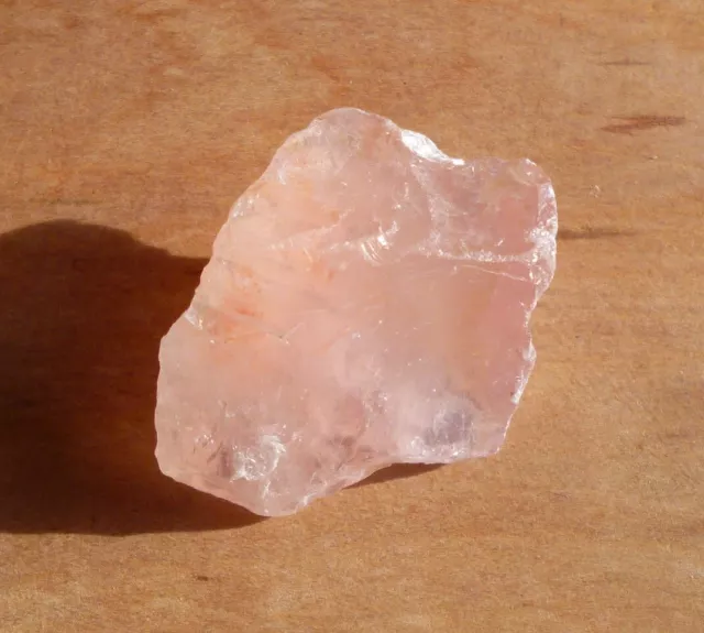 Quartz rose, pierre gemme brute et naturelle 30x24x15 mm. 13 g. Pakistan