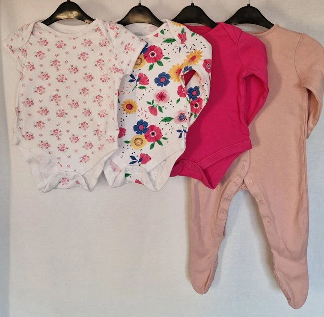 Pacchetto vestiti per bambine età 6-9 Mths. Usato. Buone condizioni. Marche miste. 6