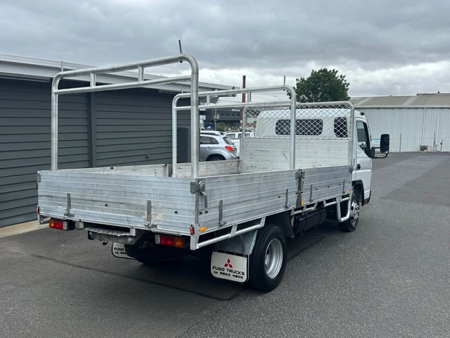 2010 Mitsubishi Fuso canter 3.5ton Tray 3