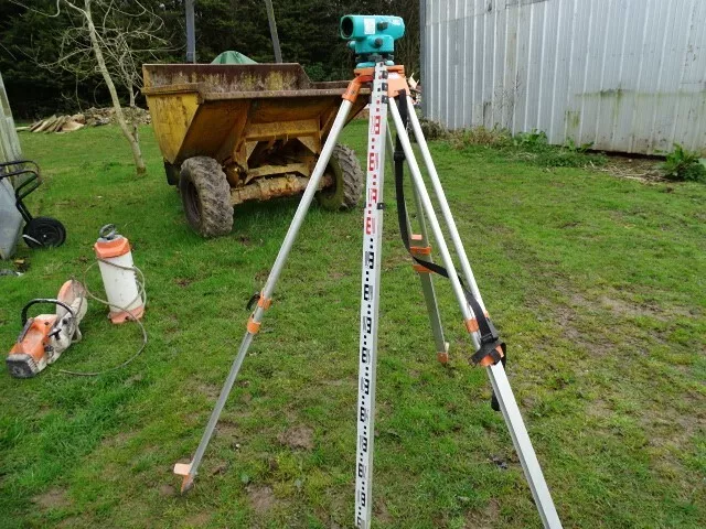 Dumpy/site level, staff and tripod