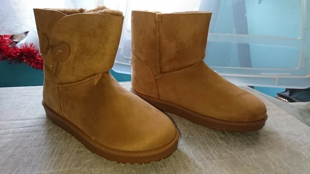 MINI BOOTS FOURRÉES n° 2  -  DAIM CAMEL  -  Pointure 39  -   NEUVES