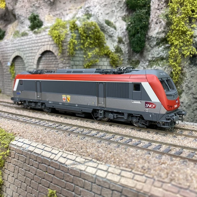 Locomotive Diesel Jouef HJ2447 BB167424 SNCF Multiservice - échelle HO (1:87) NEUVE