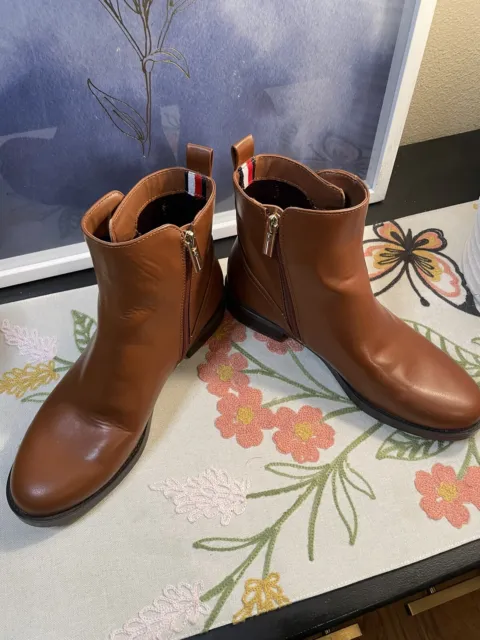 Tommy Hilfiger Women’s Rezin2 Brown Ankle Boots Shoes 8.5 Medium