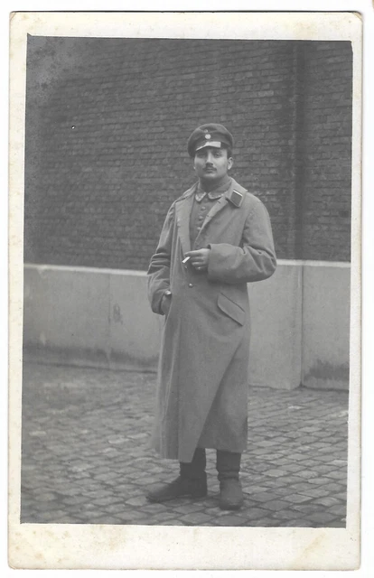 Foto-AK Portrait San.-Uffz. Detachement Schönherr Brüssel Hauptquartier Belgien