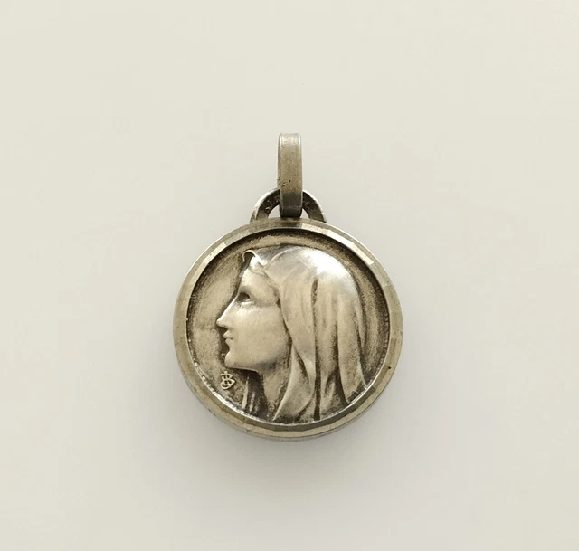 Médaillon Vierge De Lourdes - Occasion En Très Bon état - Objet Religieux Ou Souvenir