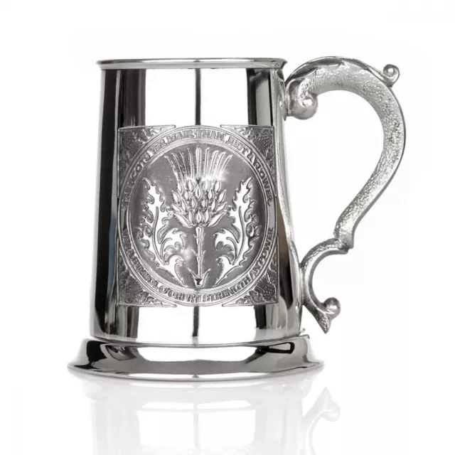 Tae A Thistle - Robert Burns Tankard - 1 Pint Zinn Bierkrug mit schottischem Dis