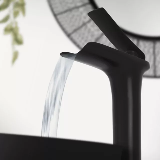 Grifo negro mate en cascada mezclador de frío y calor para lavabo baño/cocina