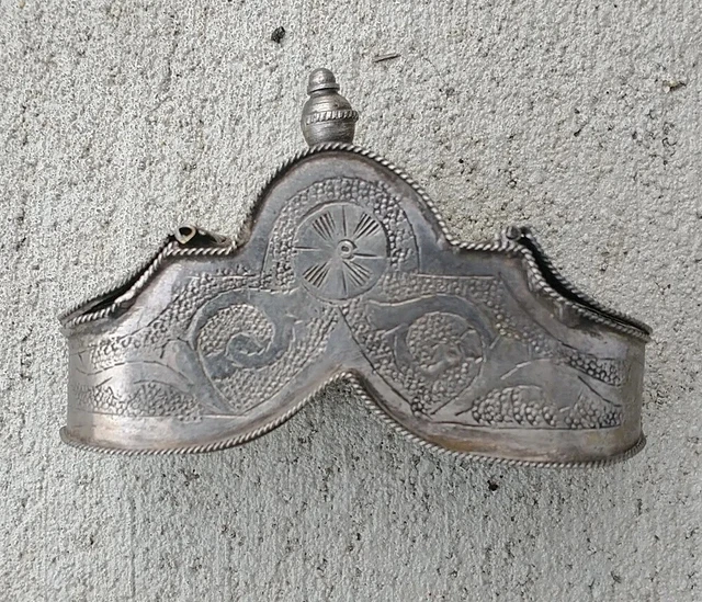 Chased Silver Metal Betel Nut Box Tooled Vintage 2
