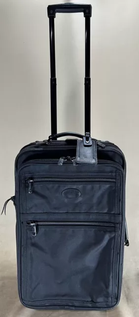 Kirkland Signature 22” Upright Carry On Expandable Wheeled Suitcase Black