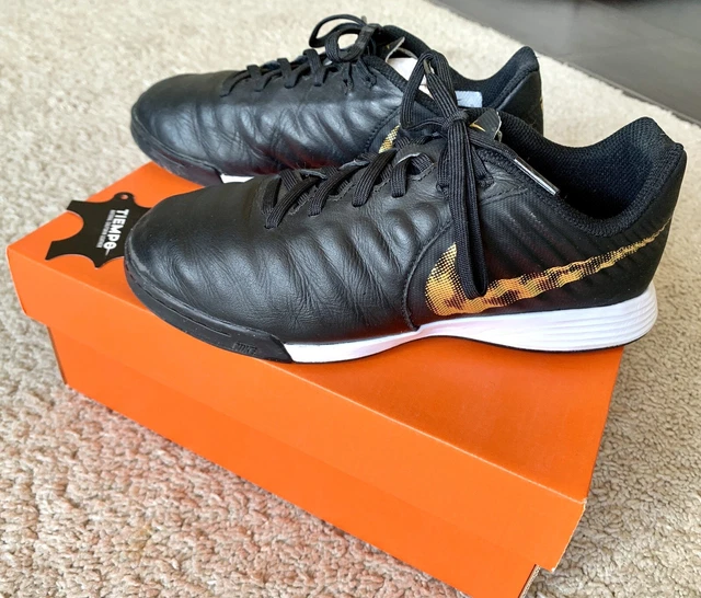 NIKE TIEMPO Sportschuhe Hallenschuhe Fußballschuhe Echtleder in schwarz Gr. 35