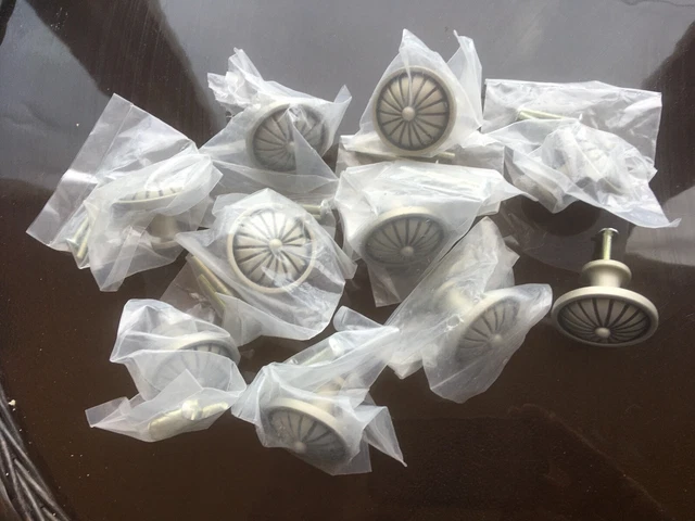 Lot of 10 Cabinet Door Knobs Pulls - New in Package