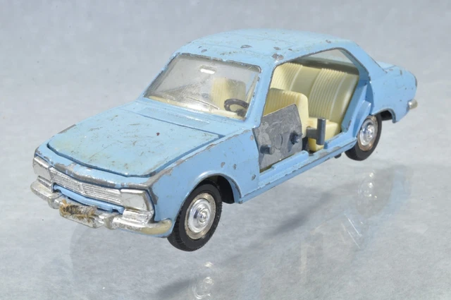 AB455 Dinky Toys France #1415 1:43 Peugeot 504 - epave E/-