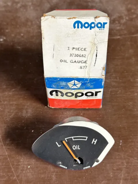 NOS MOPAR 3730682 Oil GAUGE DT 1974-1981 MOTOR HOME big truck dodge van