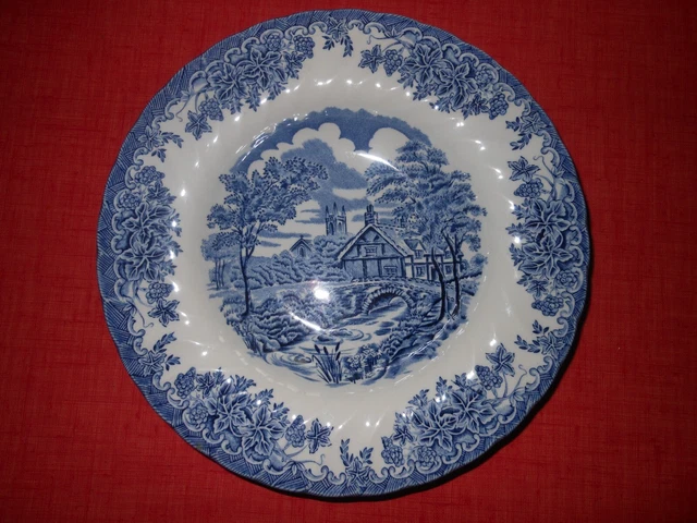 très belle assiette creuse en céramique CHURCHILL made in Staffordshire ENGLAND