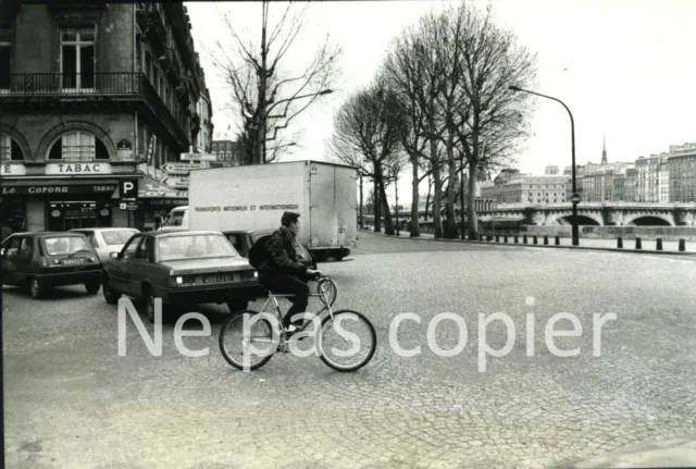 PARIS vers 1975 rue Amiral de Coligny Quai du Louvres Pont Neuf photo 14 x 22 cm