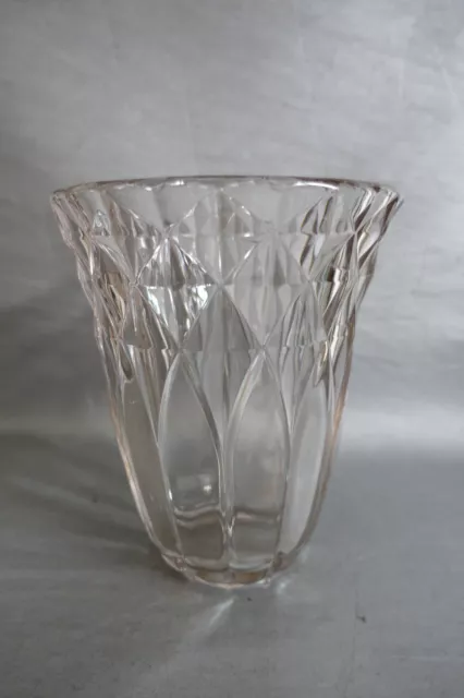 Cristallerie Val Saint Lambert vase en verre moulé légèrement fumé signé