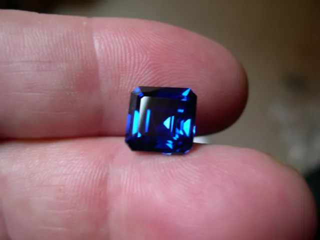 SOMPTUEUX SAPHIR VERNEUIL CORNFLOWER BLUE 8x8 mm..3,40cts..IF