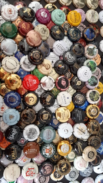 gros lot de 270 capsules de champagne