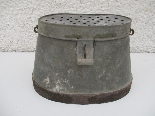 Ancien Seau Vivier Pour Pêche – Goujonnière En Métal Vert, Fabrication Française, Pour Vif