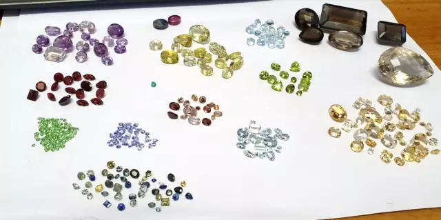 Huge gemstone collection.. 545 + Ct Sapphire, Zircon, Tanzanites Emerald etc