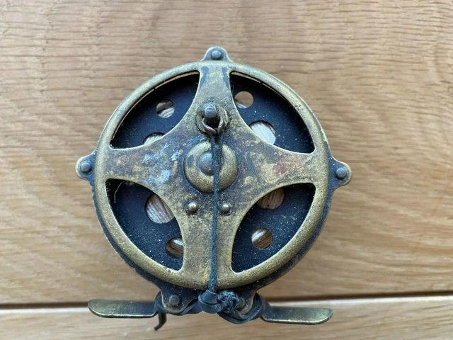 Un ancien et rare moulinet mouche Struan en laiton verni de 3