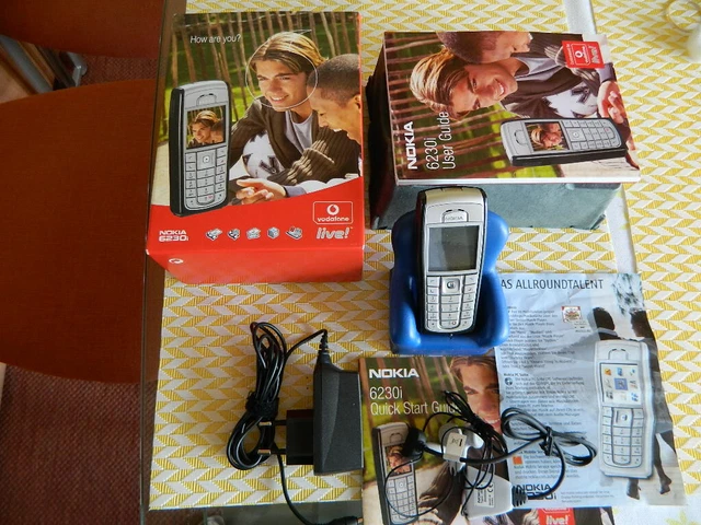 Nokia 6230i batteria funzionante in nero/argento dura ancora.  Senza SIM-lock
