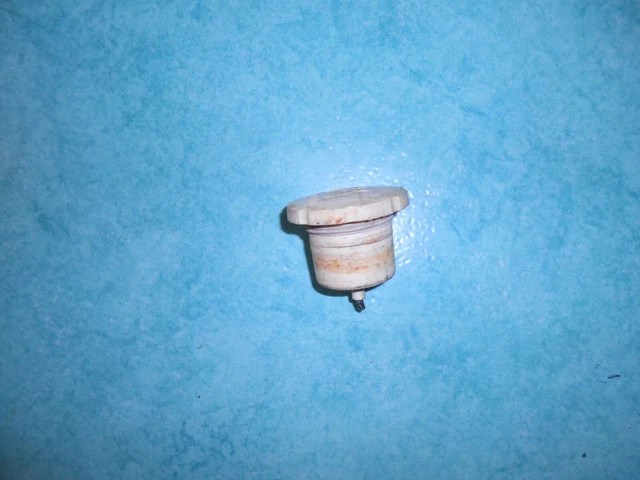 Bouchon réservoir blanc BP Zoom à vis 40 mm Motobécane 92