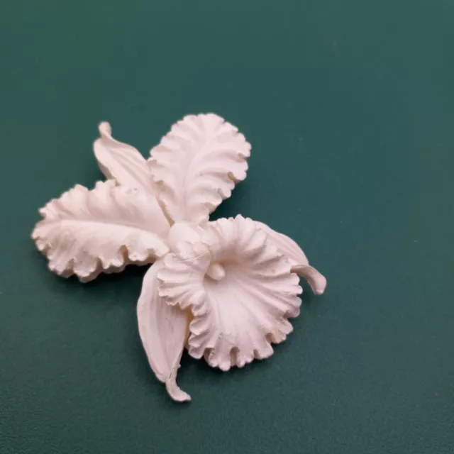 Beautiful Vintage 50's  Carved White Celluloid Ocrchid Brooch. With Org. Pin.