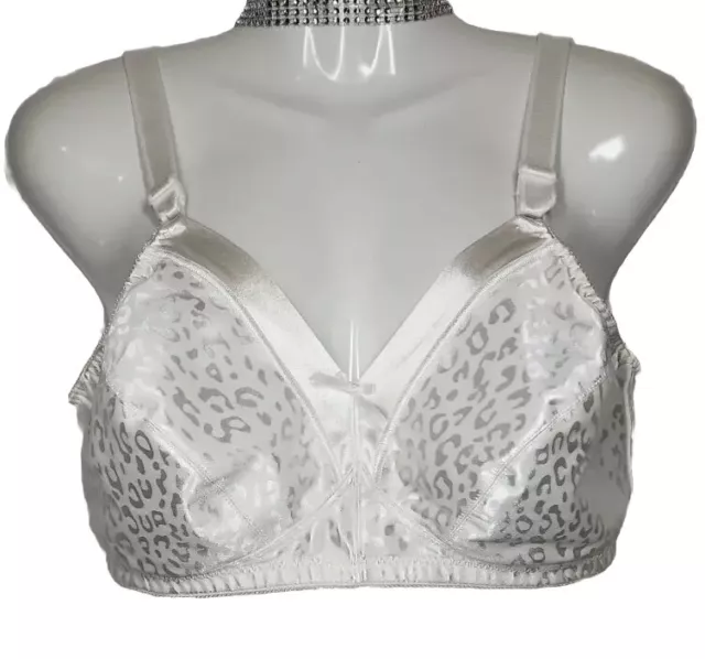 NIB WHITE 18 Hour JMS Easy On Front Close Wire Free Bra Smooth