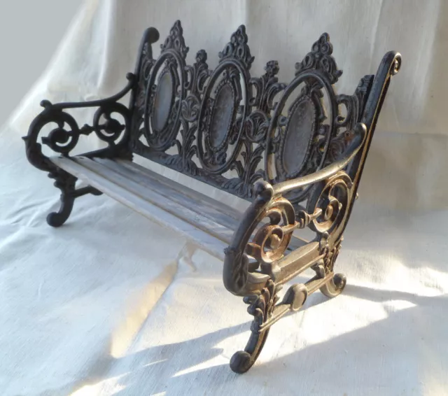 ~ NICE Mini CAST IRON PARK BENCH ~ DOLL & BEAR PERFECT! ~ Weathered Victorian