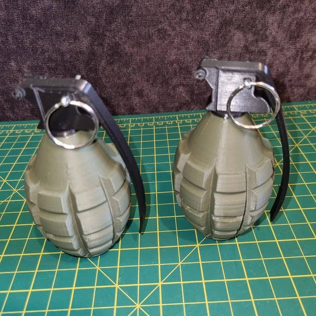 2 X FULL size Replica WW2 green pineapple grenades. Airsoft cosplay