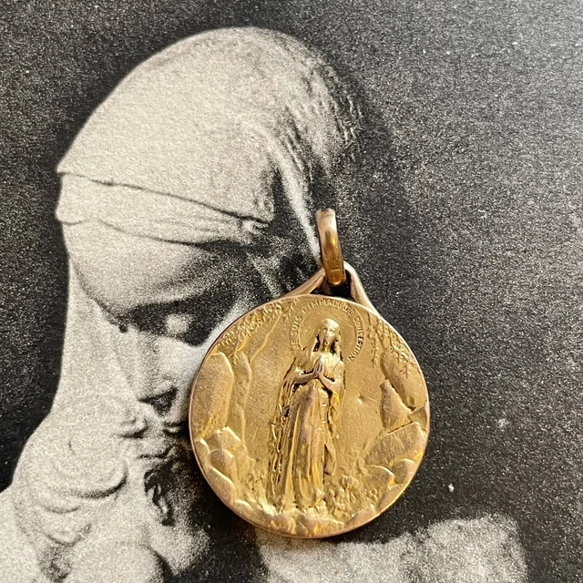 MÉDAILLE ART NOUVEAU Vierge Marie Je suis l'immaculée conception Plaqué or Fix 31.74 PicClick MÉDAILLE ART NOUVEAU Vierge Marie Je suis l'immaculée conception Plaqué or Fix 31.74 PicClick