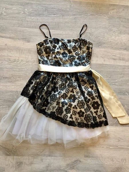 Robe de soirée Un Deux Trois, blanc cassé et noir. Enfants Taille 10