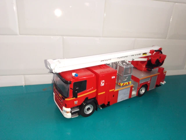 Modèle Réduit Véhicule De Pompiers Mercedes-Benz 1/43 - échelle 1:43, Métal, Année 1996, Neuf