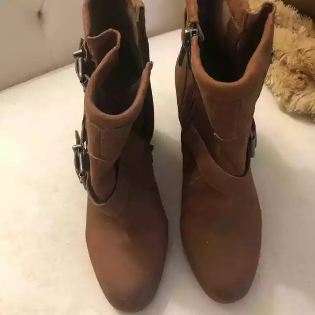 Distressed NWT Vince Camuto brown boots size 9