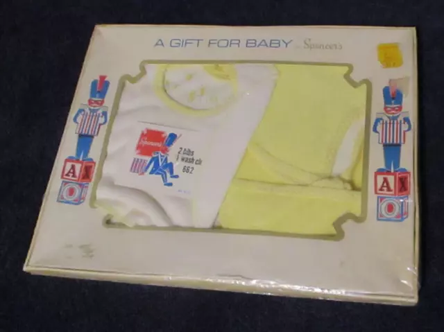 Vintage Spencer's 2 Baby Bibs & 1 Wash Cloth #662 Original Sold at Moss Grocery 2