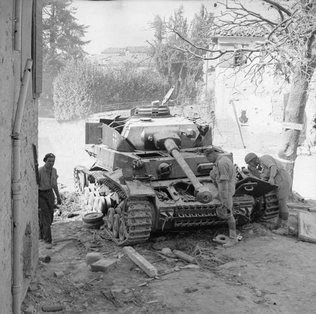 WWII B&W Photo German Panzer Tank Pzkpfw IV  WW2 World War Two  Wehrmacht /4052