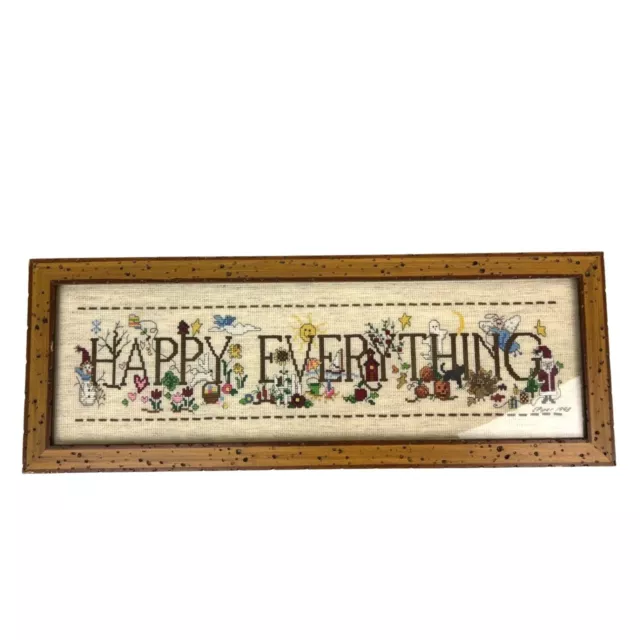 Arte navideño contado con punto de cruz enmarcado profesionalmente Happy Everything terminado