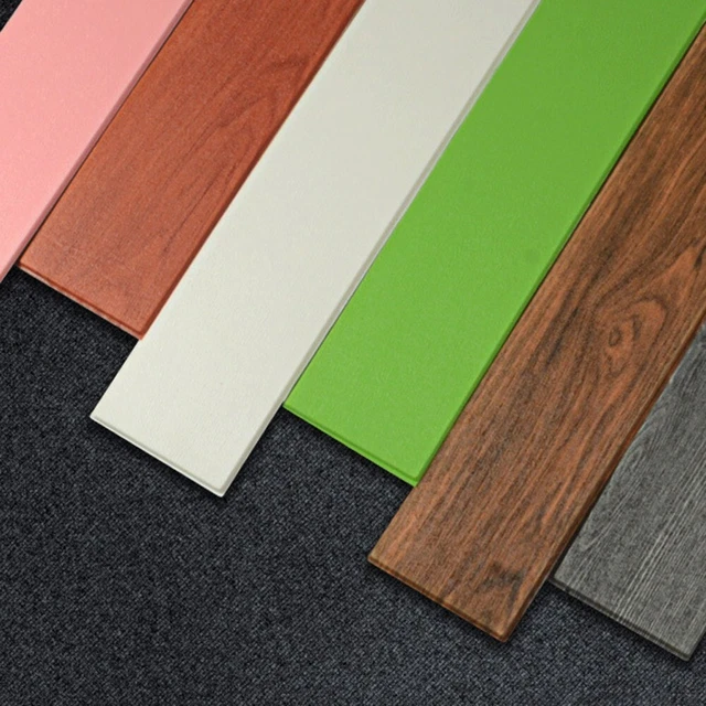 Battiscopa Adesivo In PVC - 10cm X 6m, Venatura Legno Grigio Chiaro - Flessibile, Autoadesivo, Facile Da Installare - Foto 11