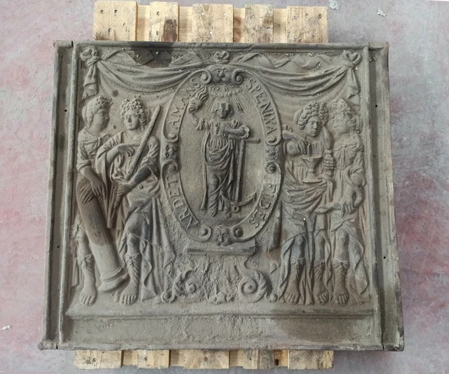 ANCIENNE PLAQUE DE cheminée fonte abbaye orval 18eme siecle