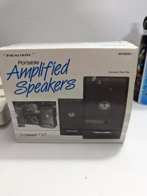 Realistic 40-1258 Minimus 0.6 Amplified Speakers in Carry Case