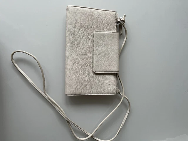 White company deals purse