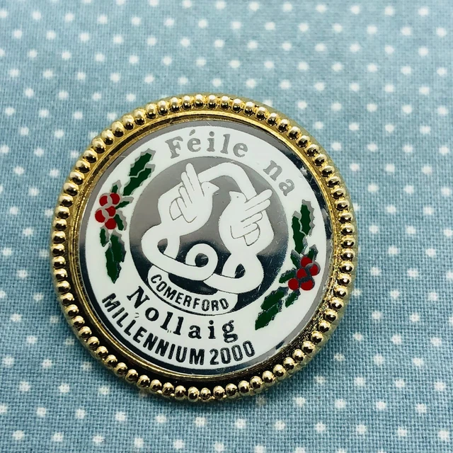 IRISH FEILE NA Nollaig Millennium 2000 Christmas Feis Lapel Pin Brooch