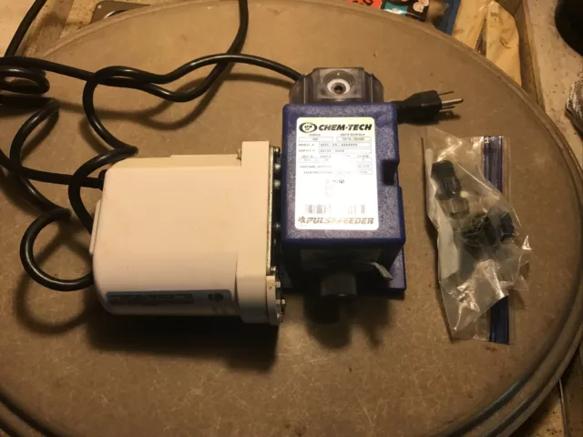 Chem-Tech Series 100  X024-xA-AAAAXXX  Pulsafeeder Metering Pump