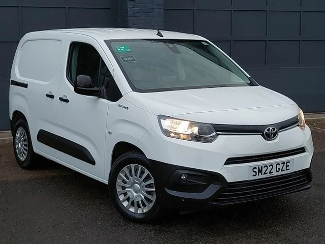 2022 TOYOTA PROACE Icon Van 50kWh Auto PANEL VAN ELECTRIC Automatic £ ...