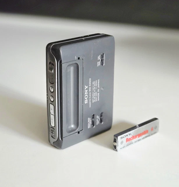 SONY TCM-77V CASSETTE RECORDER WALKMAN VINTAGE AUTOREVERSE