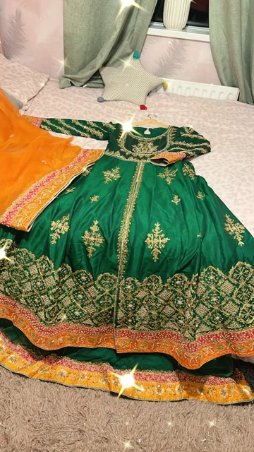 Latest mehndi dresses 2018 in pakistan sales