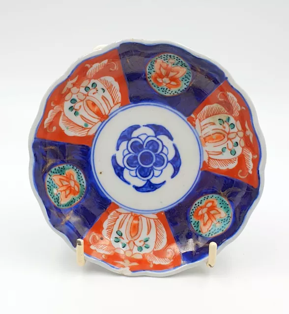 Antique Japanese Imari bowl with fluted edges - Lovely colours