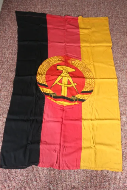 Original DDR Fahne mit Schlaufe kein Nachbau, aus DDR Zeit, ca. 116 x 70 cm