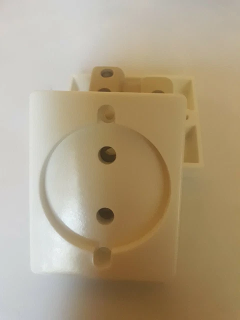 1 Prise deux pôles sans terre modèle Mistral Legrand en bakelite neuve